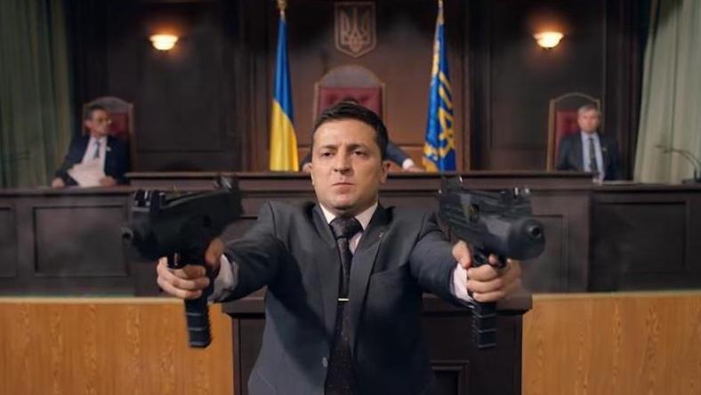 只因为演了一部神剧,他真的当上了国家总统